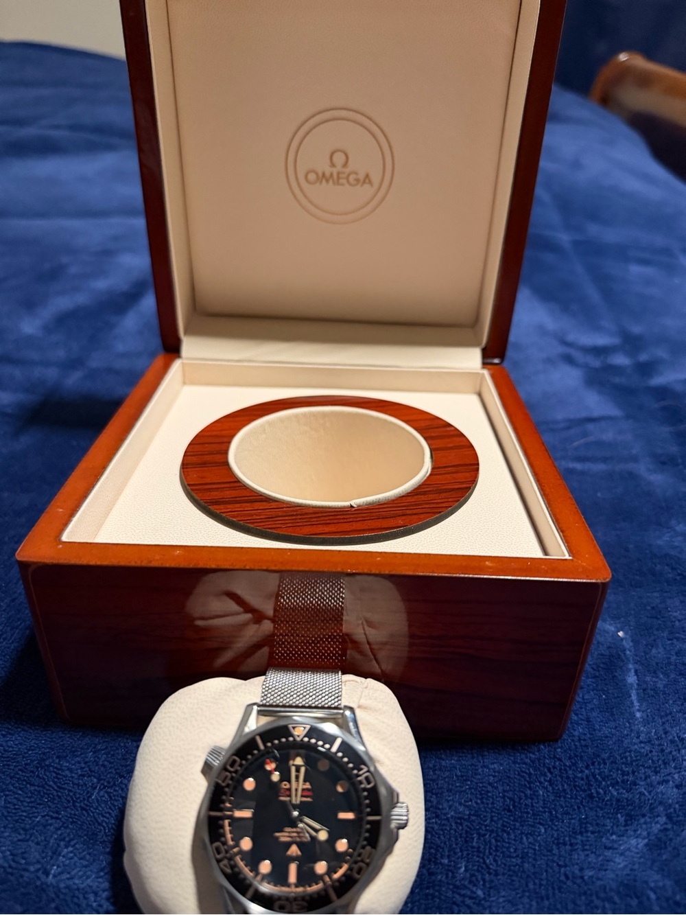 Omega Silver Sleek Amazing 007 look for that special occasion…. - Picture 3 of 7